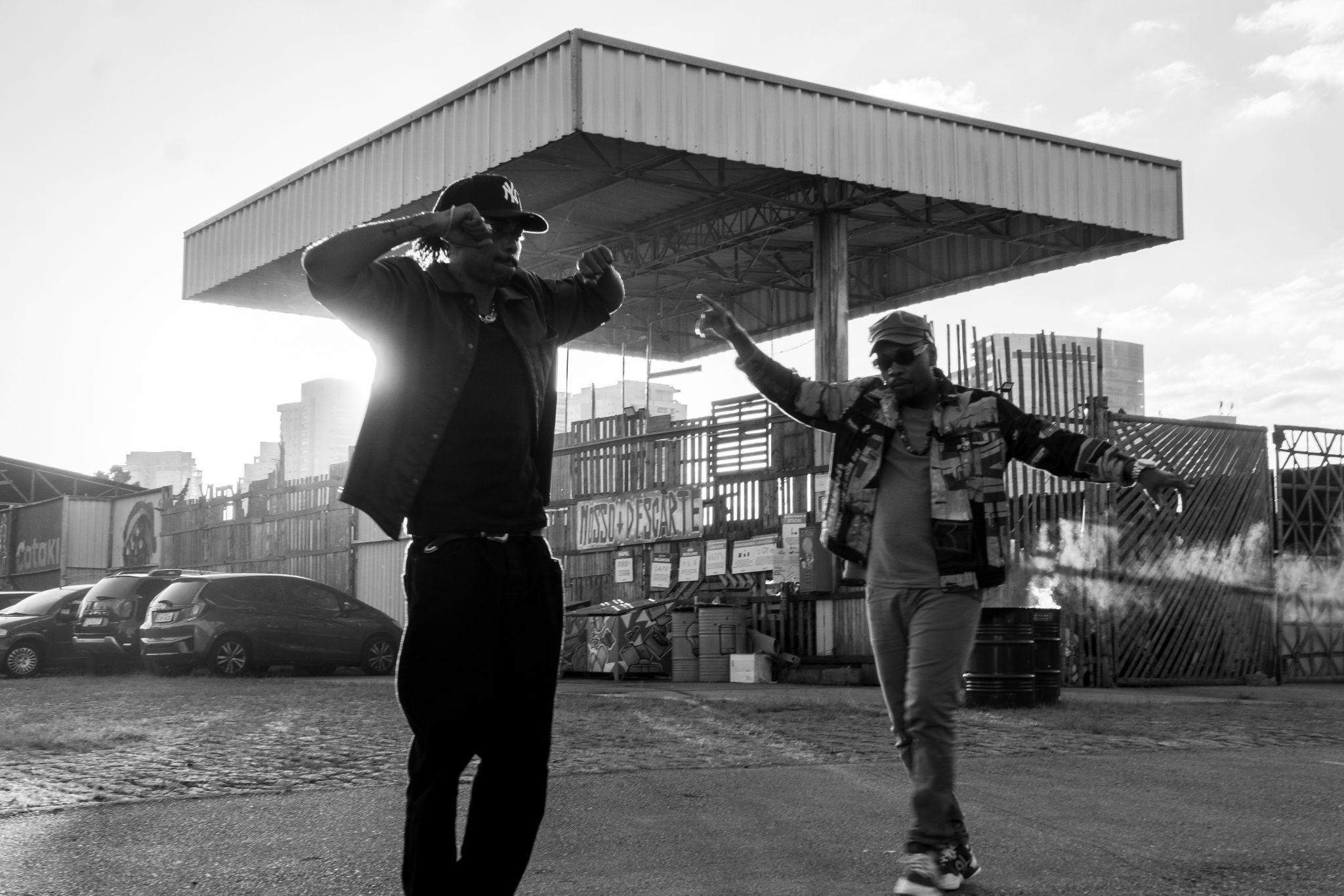 Kayode e Rincon Sapiência inovam no audiovisual e estética musical em “Superpoderes”