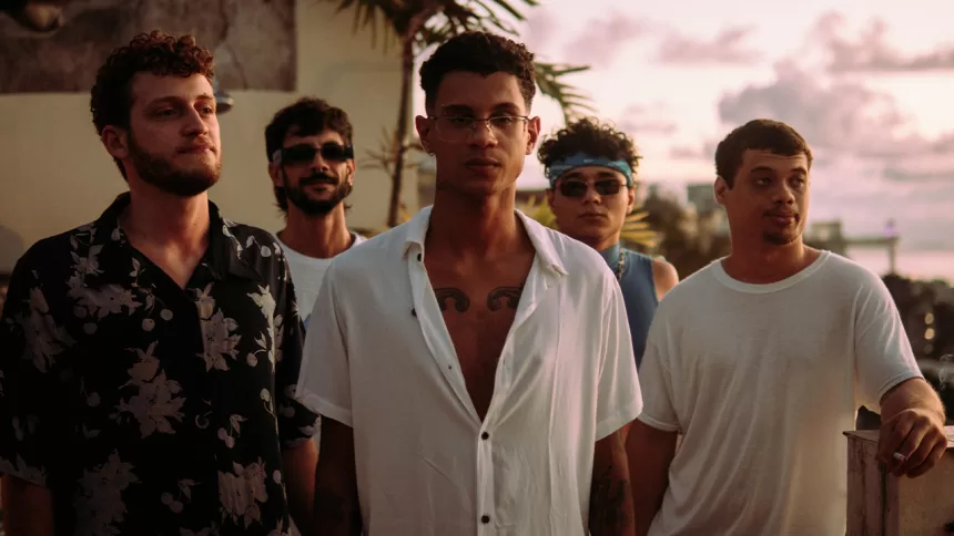 En su nuevo sencillo, Maré Vazia busca provocar reflexiones sobre las aspiraciones humanas de redención y equilibrio.