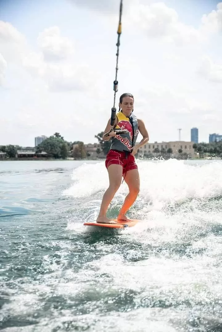 Nanette Nicole Orellana: La Nueva Influencer de Red Bull