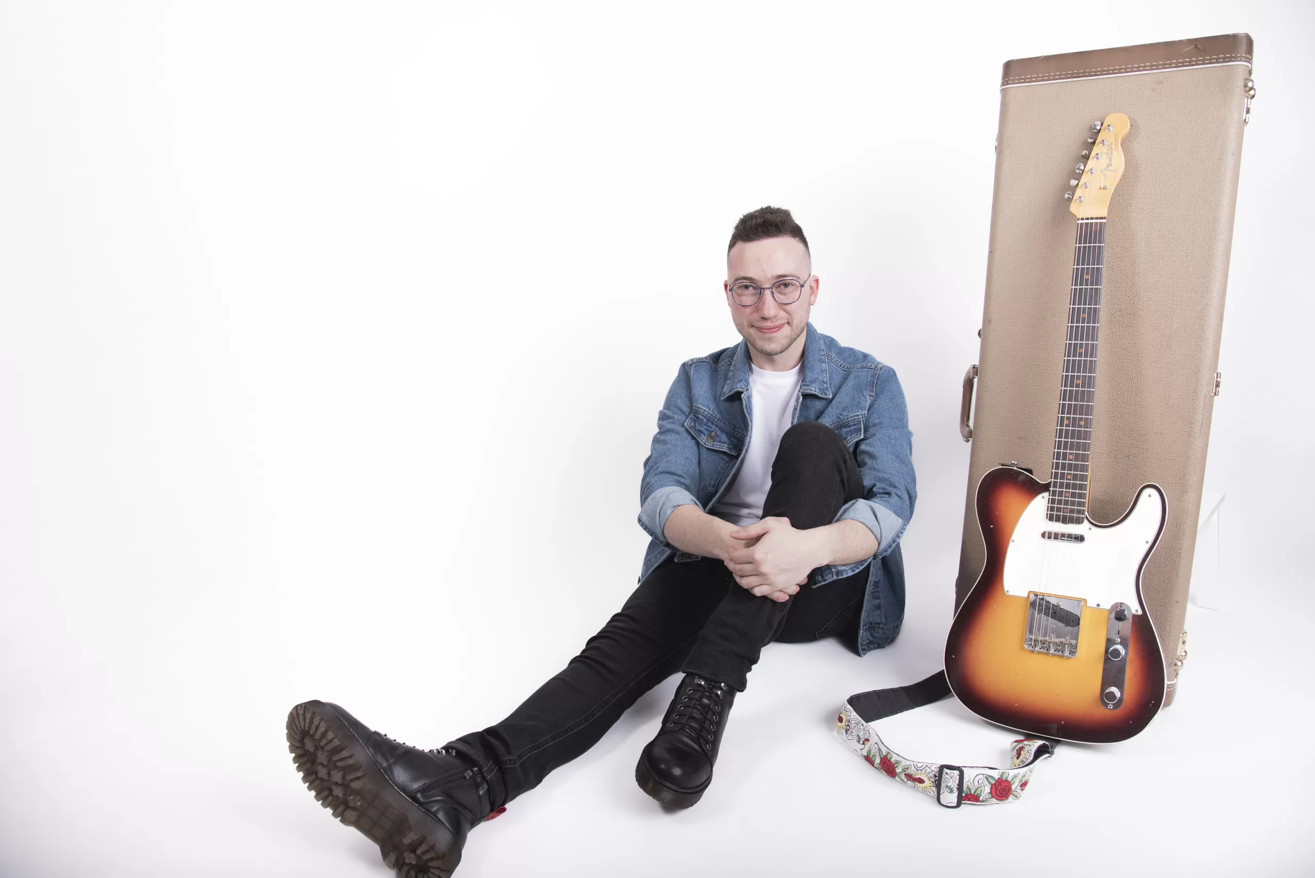 «Como en una noche vieja» Alejandro Moya trae un homenaje inolvidable para los amantes del Pop-Rock