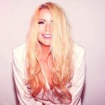 Lian Ross lleva al público a un viaje de emociones con su última balada, “Freedom”