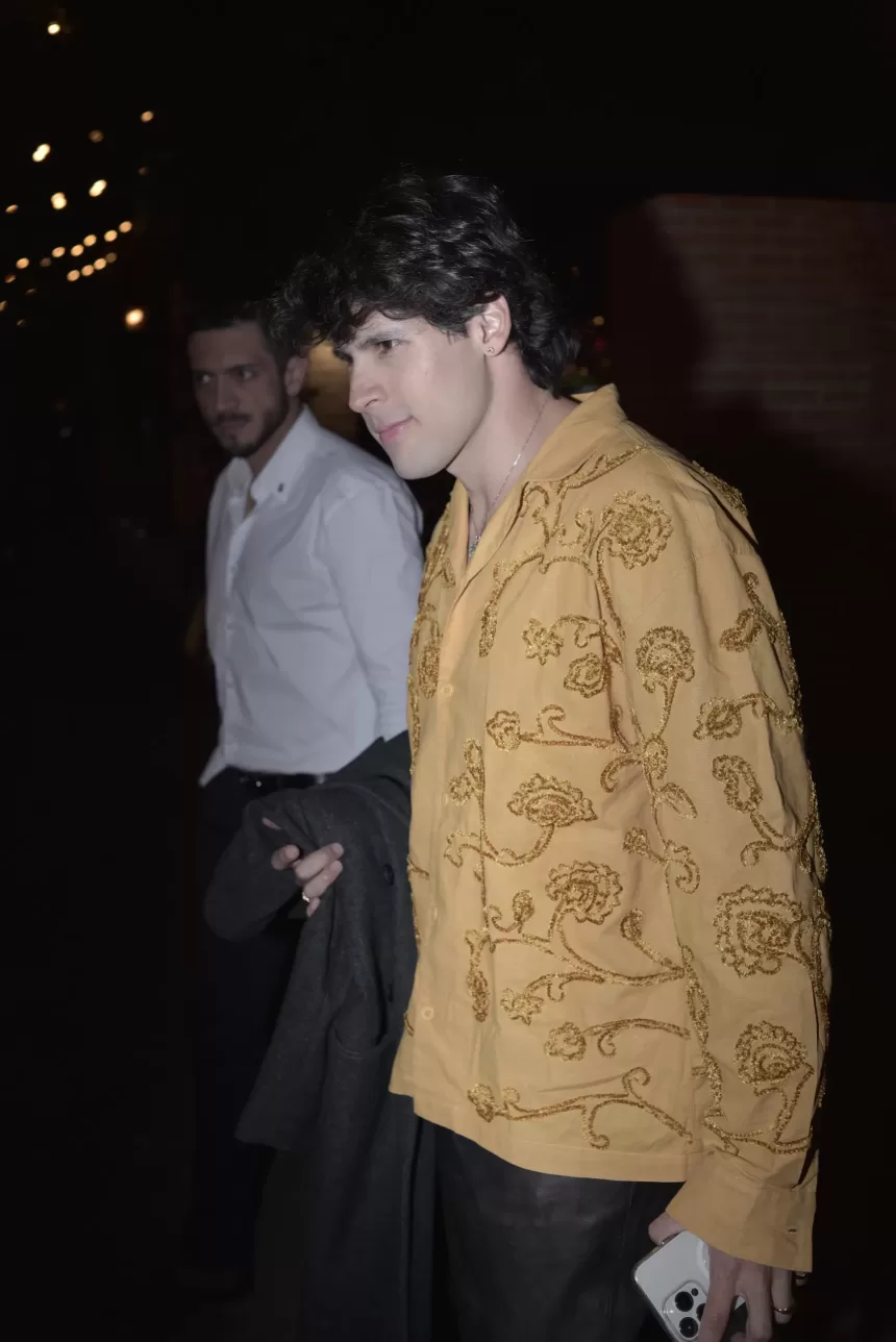 Leandro Aceves recibe el Año Nuevo bien acompañado