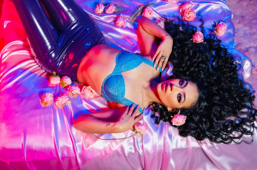 En el marco de esperanza ante la tragedia ocurrida en Ecuador, Monserrath lanza «Solo Una Noche»