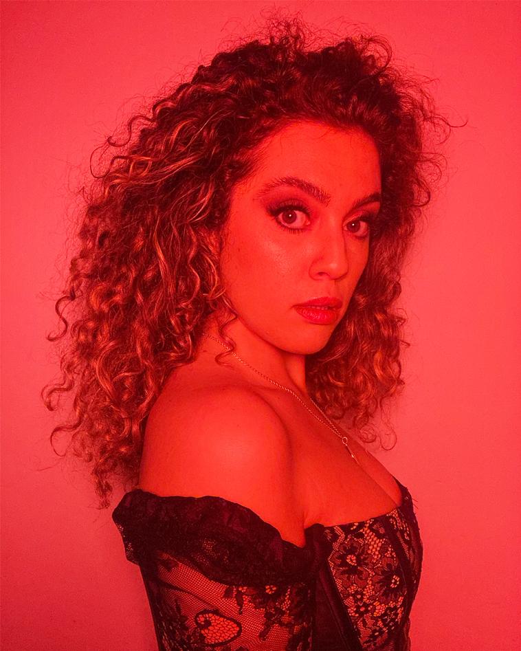 Eloise Viola Llega con toda la energía para transportarte directo al dancefloor