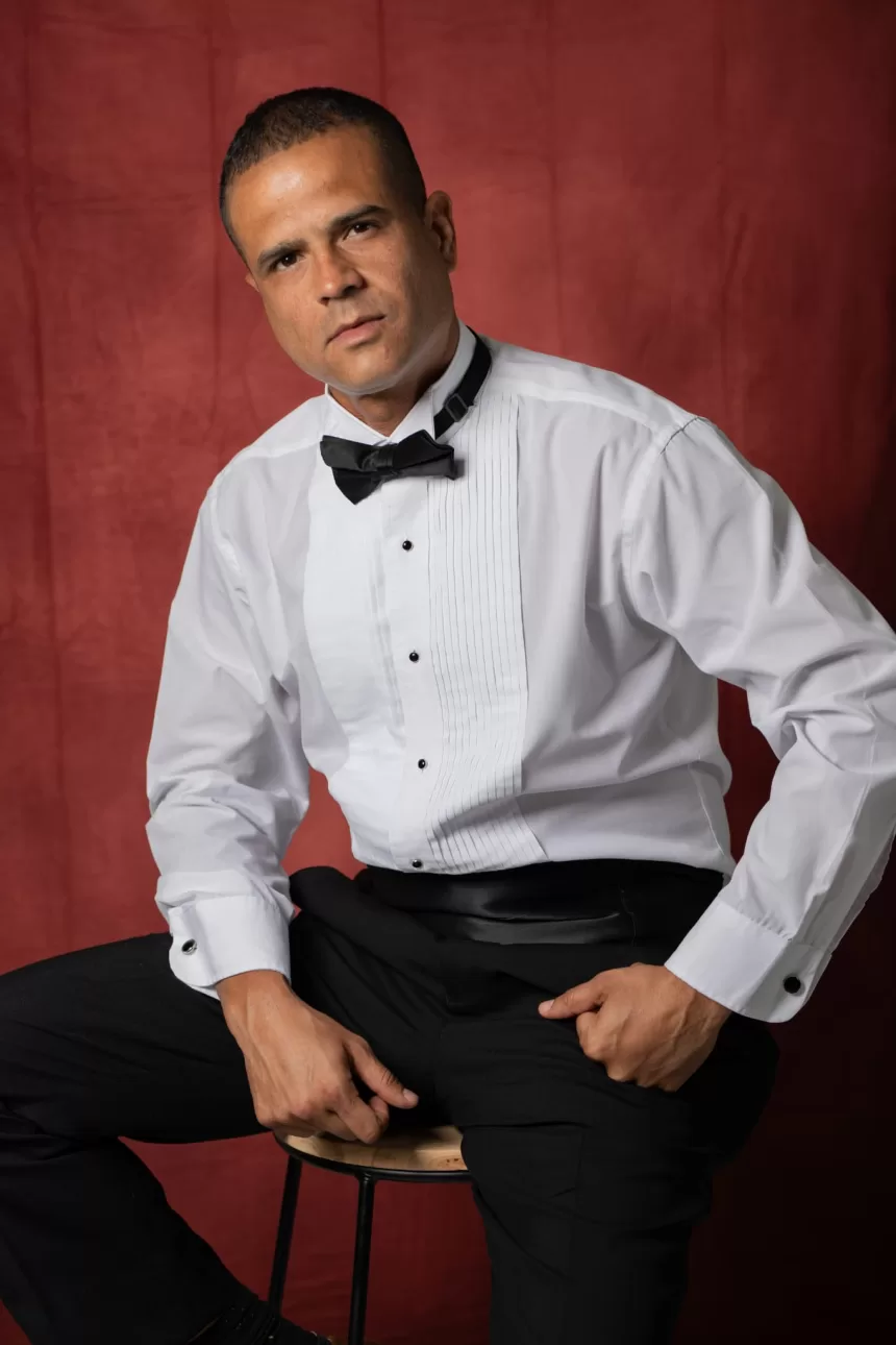 Hector José zunico doblemente nominado en los premios está de moda internacional  