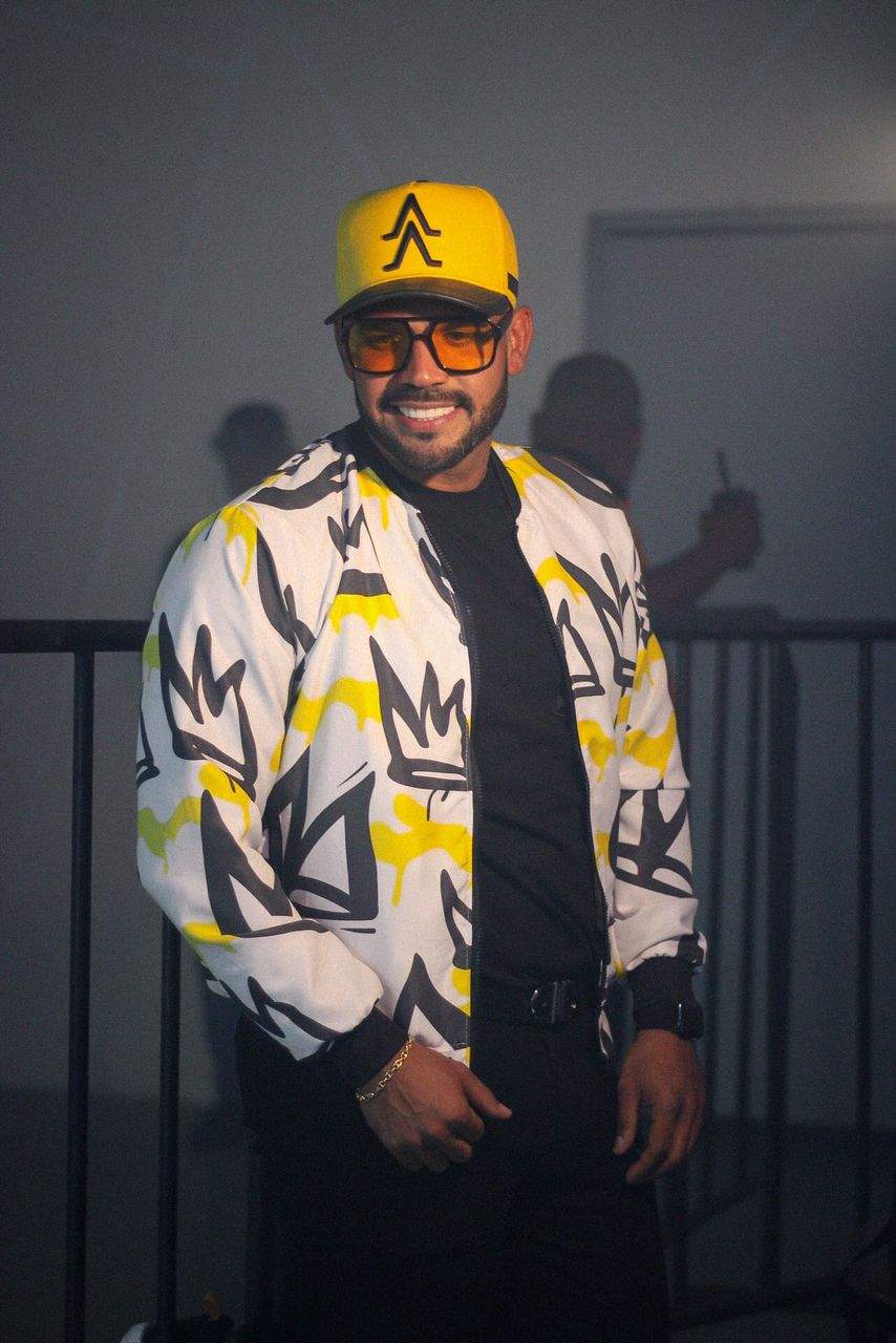 Carlos “El Salsero de La Guaira” el DJ que enamora con sus mezclas