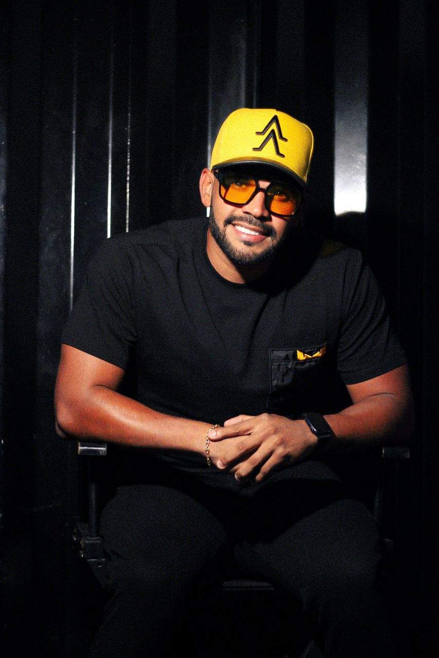 Carlos “El Salsero de La Guaira” el DJ que enamora con sus mezclas