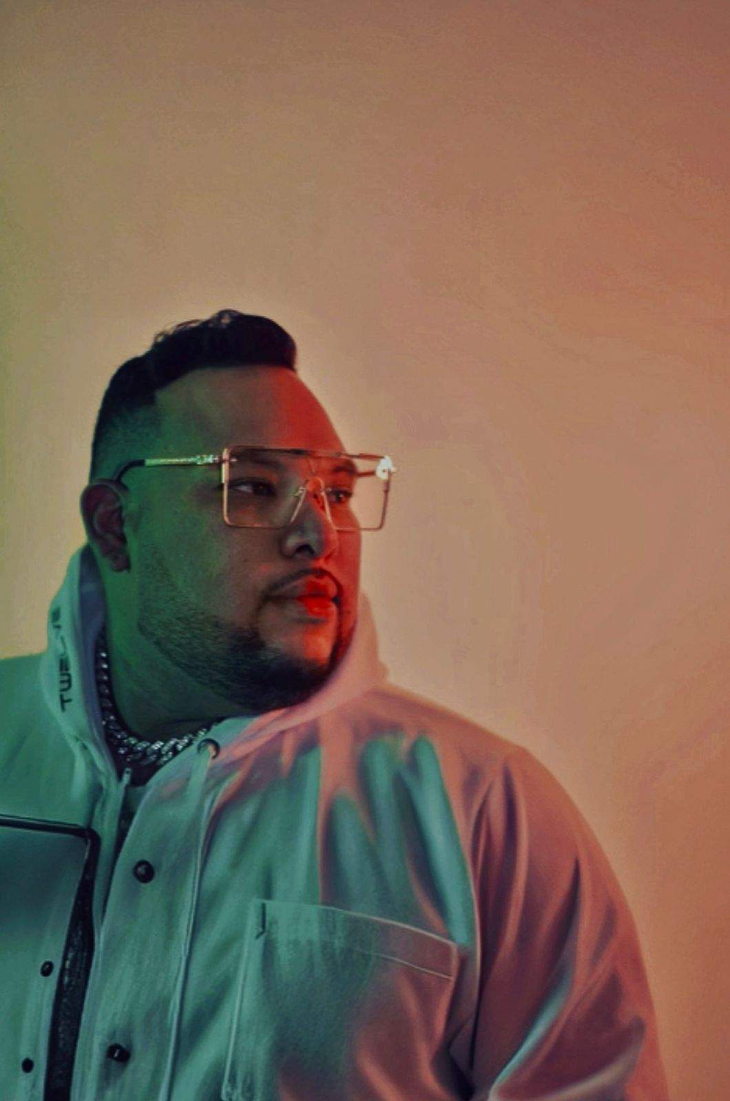 El Gordito Latino se convierte en un hito como DJ Salsero ganando su primera placa de YouTube