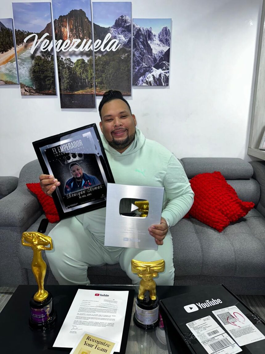 El Gordito Latino se convierte en un hito como DJ Salsero ganando su primera placa de YouTube