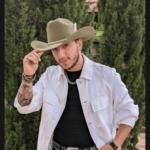 Alex Salazar sorprende al público con su nuevo lanzamiento “Que Pasa Pues” la cual transmite un mensaje de amor propio