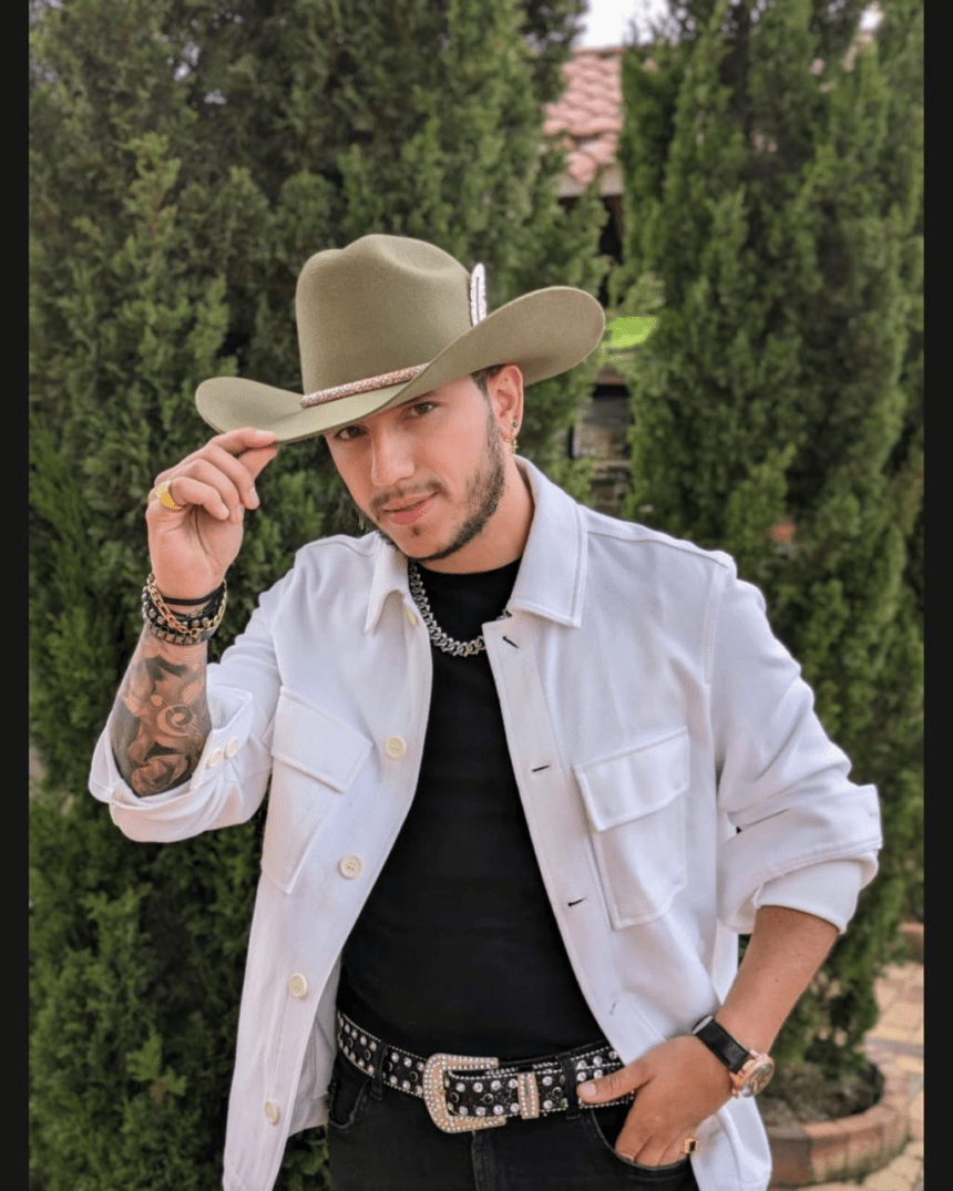 Alex Salazar sorprende al público con su nuevo lanzamiento “Que Pasa Pues” la cual transmite un mensaje de amor propio