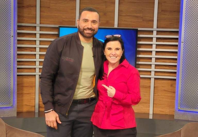 Podcast «Siéntate Conmigo» Una Conversación Íntima entre Margarita Pasos y Carlos Mesber sobre Vida, Estrategias Financieras, Amor y Autoestima.