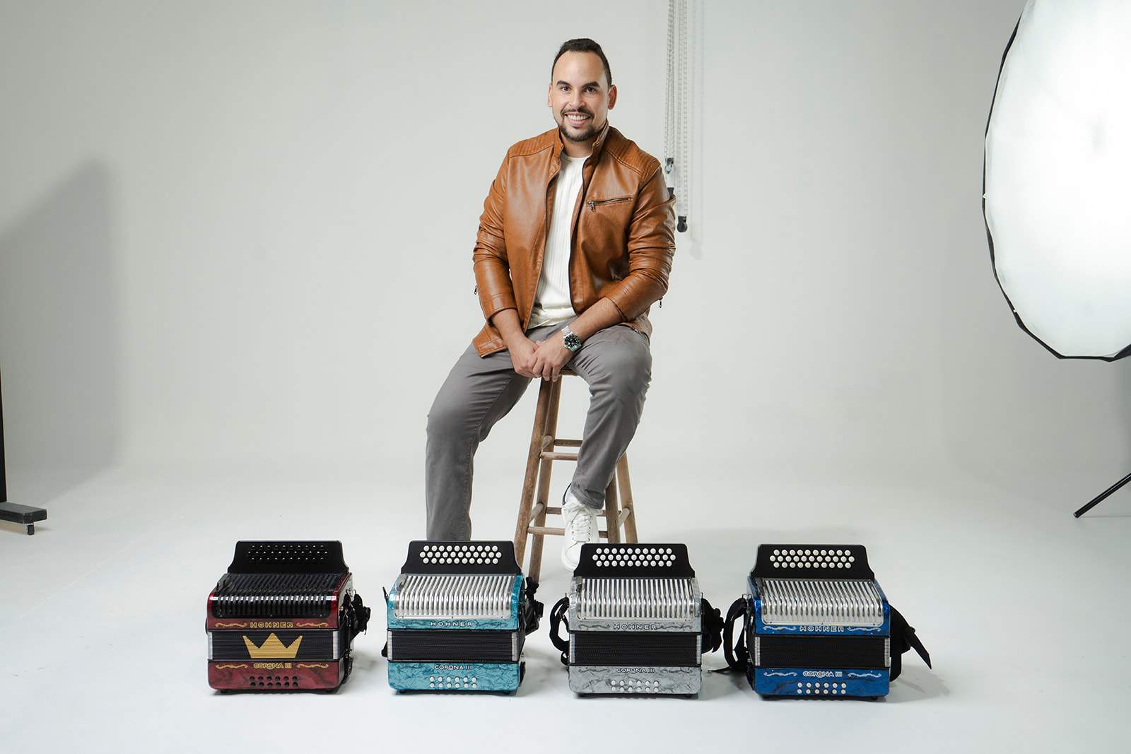 Juanpi Rincón: El Embajador Global del Vallenato que Está Transformando la Música Latina