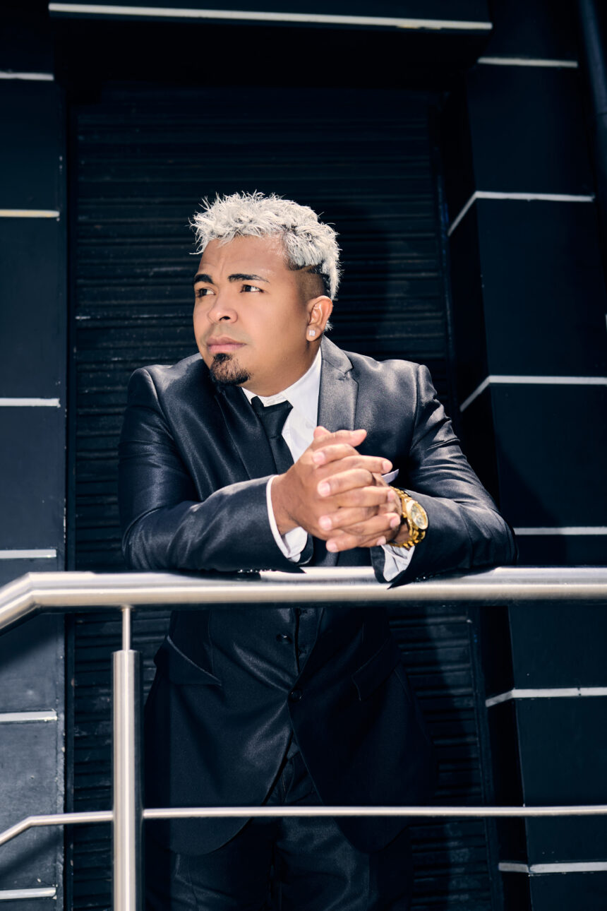 “Robert Luchador” Apoya los talentos emergentes y causa furor en redes sociales 