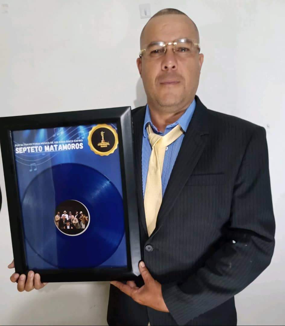 En su 5ta edición internacional llega la entrega de premios EMERGING AWARDS 2024 con el Disco de zafiro