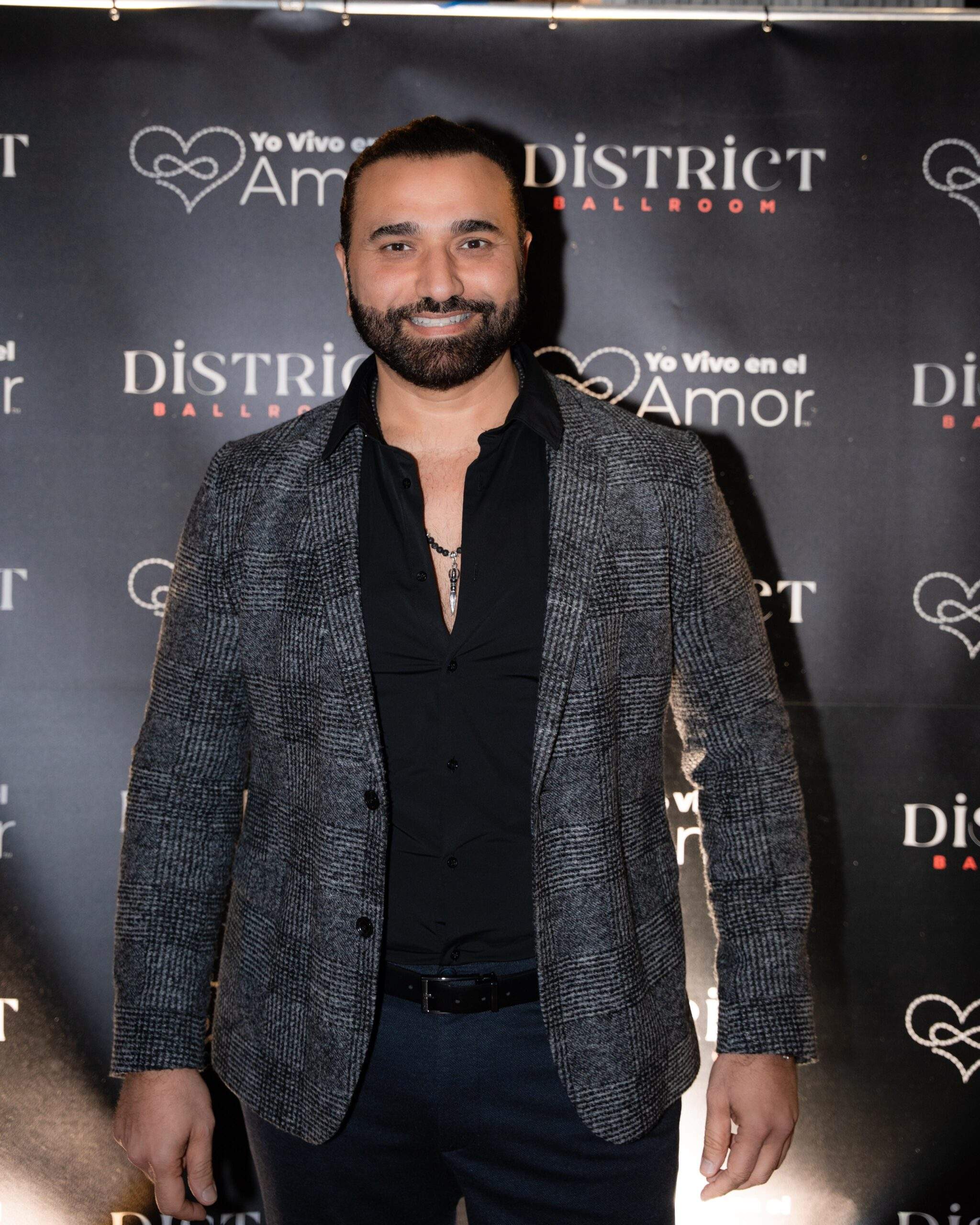 Carlos Mesber lanzó su fundación “Yo Vivo en el Amor” en una noche inolvidable y llena de emociones