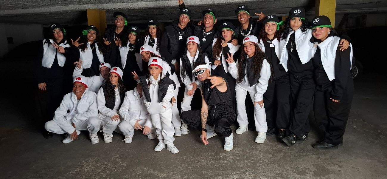 El cantante Brayhan Rosales estrena el video «Esta Navidad», un musical navideño grabado en Puerto Cabello