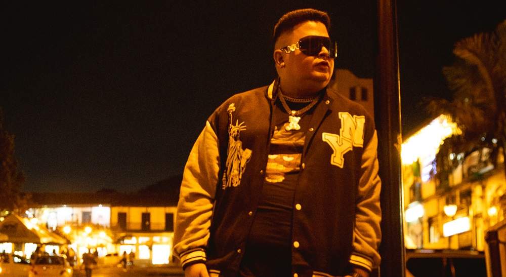 El Pandaa lanza ‘FAN DE SU RELACIÓN’ el himno irónico