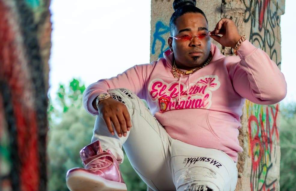 El Button Original: Ritmos Contagiosos y Autenticidad en la Música Urbana