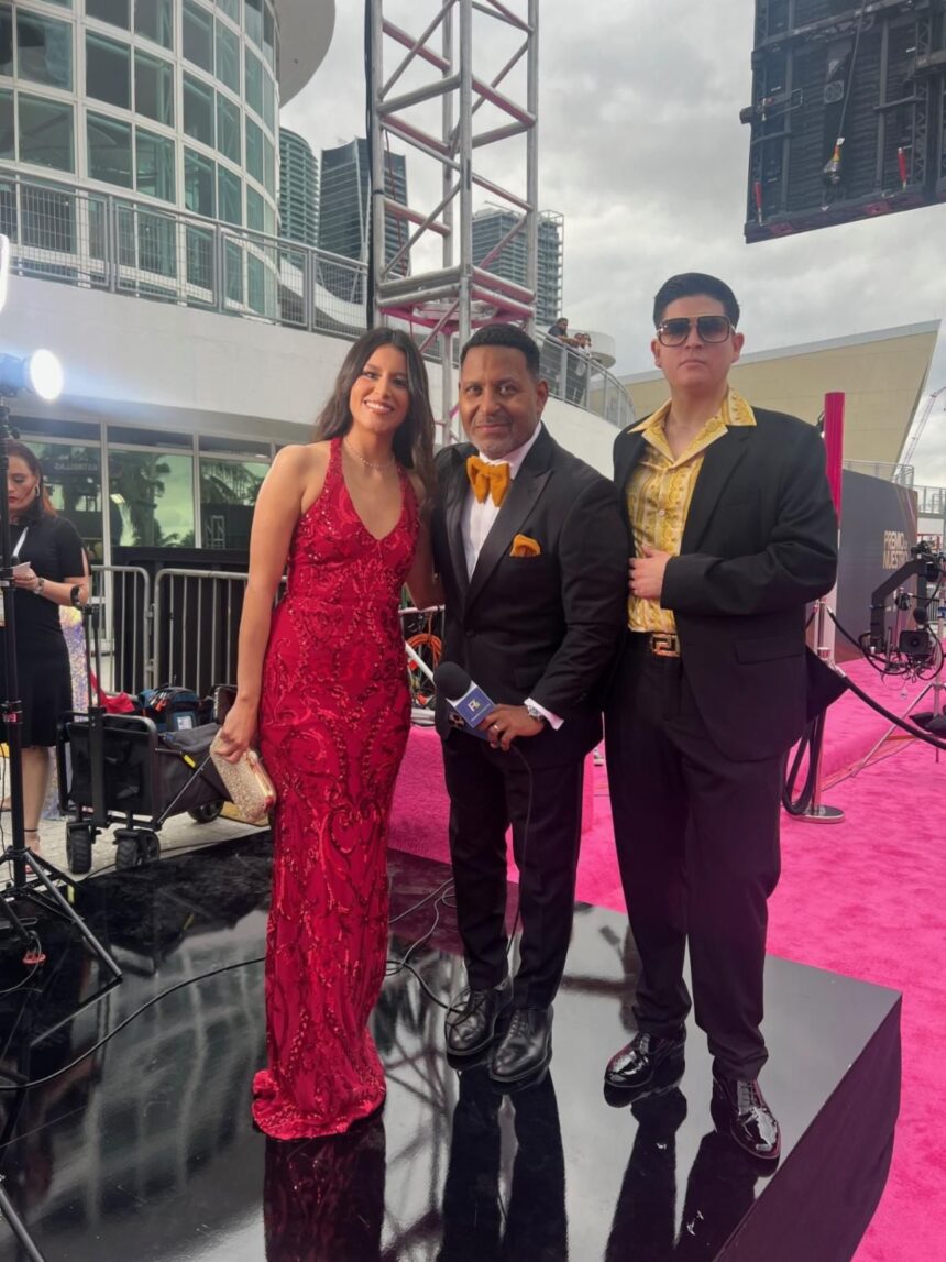 Aldo Trujillo regresa a «Premios Lo Nuestro» acompañado por una persona muy especial en su vida