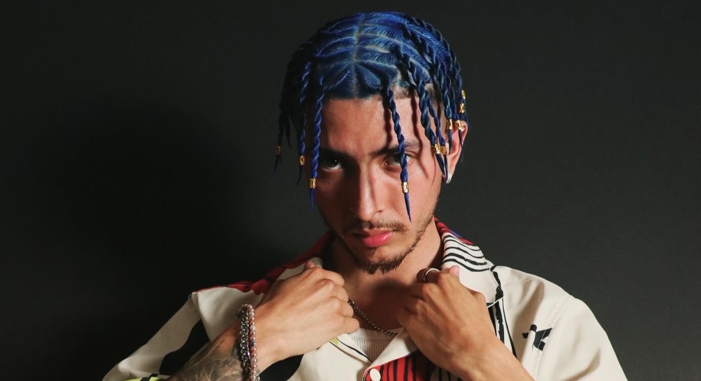 Rique Transforma el Dolor en Éxito con el Lanzamiento de ‘Bien Volao’