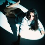 Caluu C., El Fuego De las Islas, conquista españa y celebra nominación en los premiso EDM 2025 en la categoría «Mejor Artista Revelación»