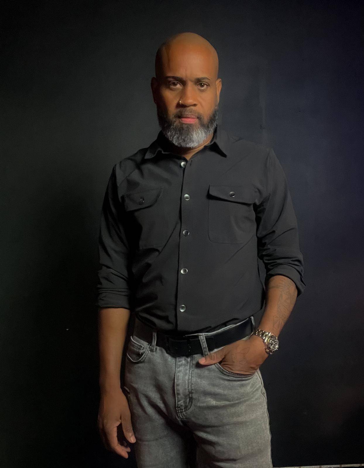 Javish Figueroa lanza su primer libro «El Diario de un Ex»