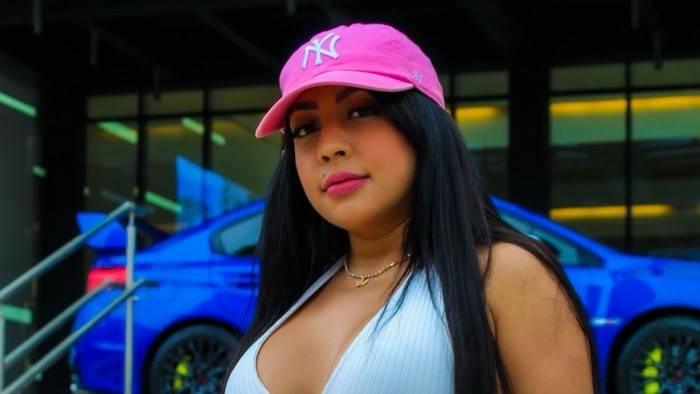 Jazmin La Nena de Medellín Lanza «Sandungueo» Un Viaje al Reggaetón Clásico