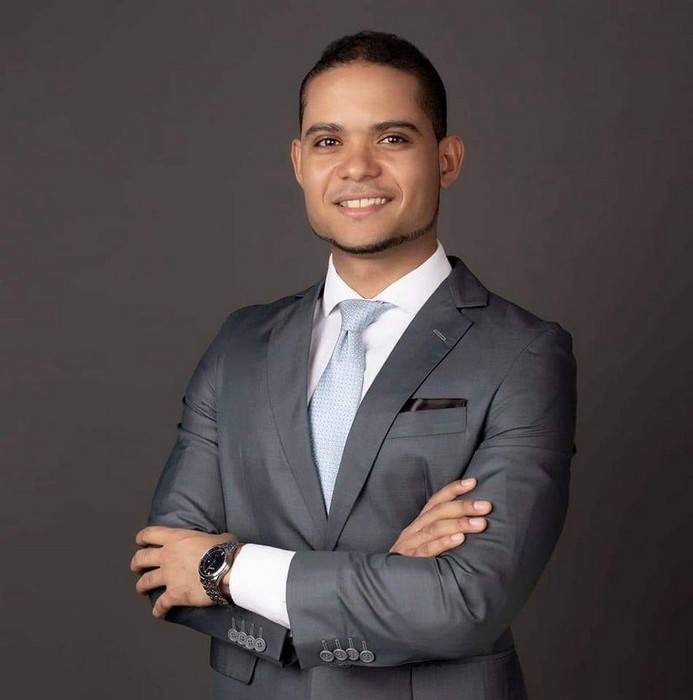 Victor Guerrero Presenta «Antología Poética El Hombre Sin Corazón» en Medellín