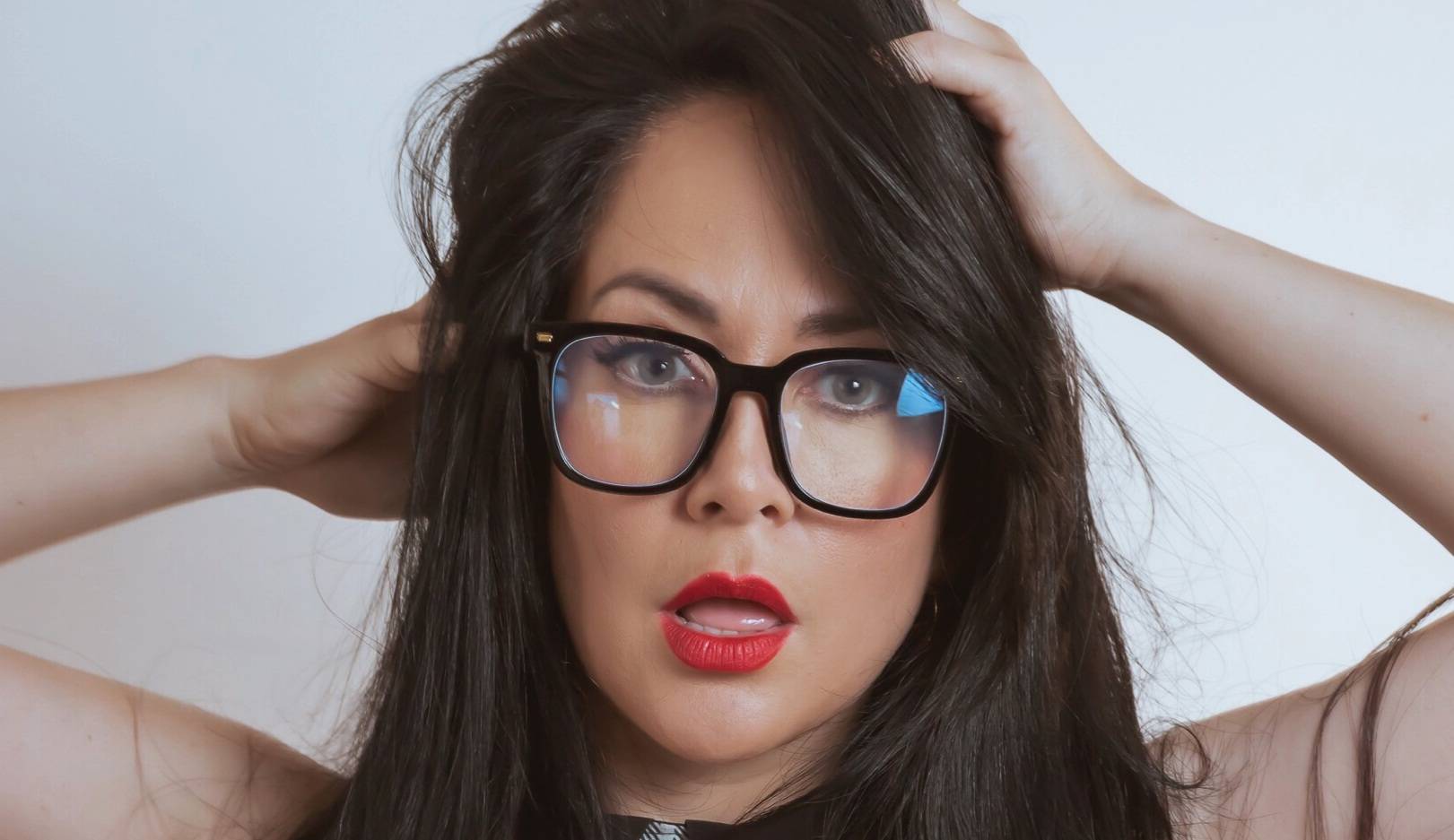 Candela Reyes La venezolana que conquista la industria del entretenimiento con autenticidad, sensualidad y propósito