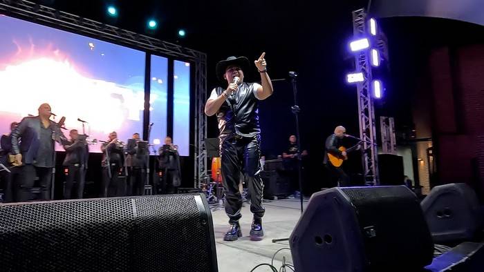 JC Rey regaló un concierto inolvidable a las madres en su día