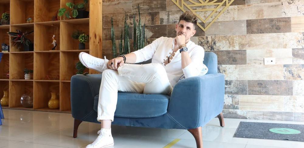 Rubén Alegría lanza su nuevo single y videoclip «Ya ves» desde Colombia