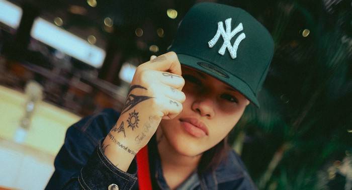 La Maloba prende la escena urbana con «Lokera» y aterriza en Colombia para su Próximo gran salto