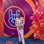 Carlos Adyan conquista Puerto Rico como conductor principal de los Premios Tu Música Urbano de Telemundo