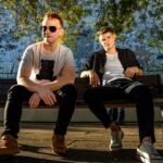 Alec y Joel presentan «Bebé Dime» su primer hit juntos: Cuando la música cura y la amistad inspira