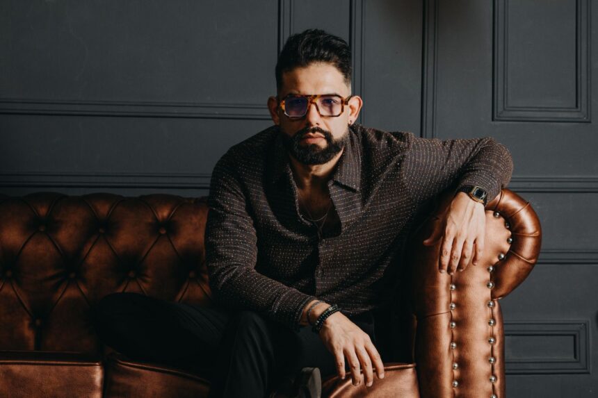 JC Gómez lanza “Alunizaje”: un viaje musical hacia la autenticidad y el amor silente