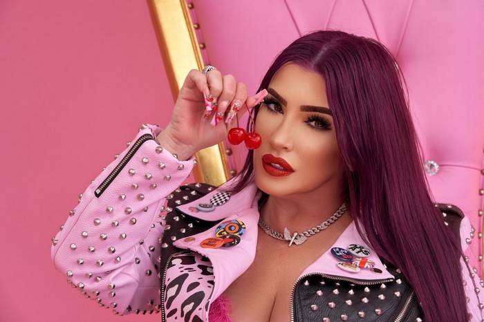 Mayte presenta su nuevo sencillo «Perry»