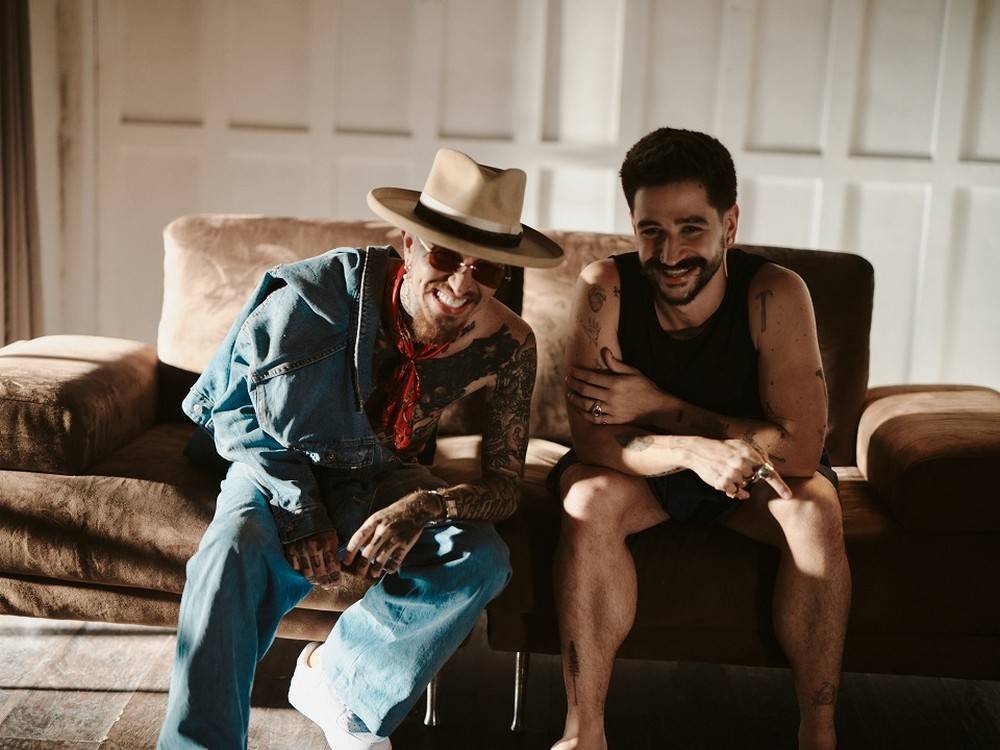 Nanpa Básico y Camilo unen sus voces en «EAVEMARIA’, una oda al arte y lo sublime