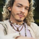 Samu Páramo, cantautor colombiano reconocido por su innovación con sonidos ancestrales y modernos