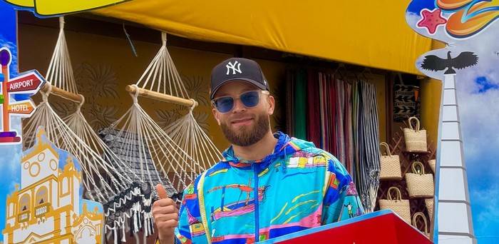 Sol Bionico lanza su vibrante álbum «Sol Ta Too» cargado de ritmo, raíces y sabor caribeño