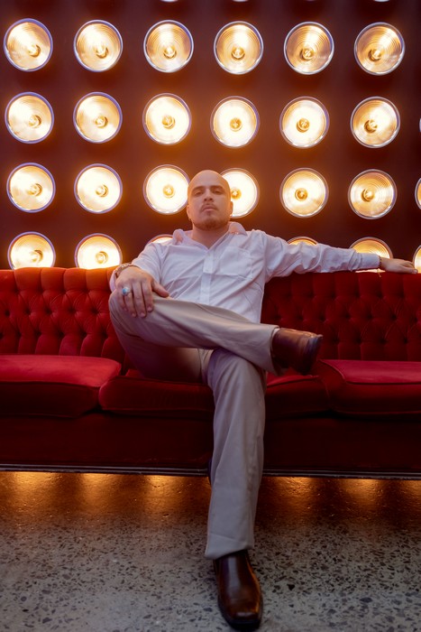 Julio Venus lanza su nuevo sencillo «La Quincena»