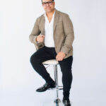 Miguel Petit Debuta como autor con “Entre acordes y estrategias”