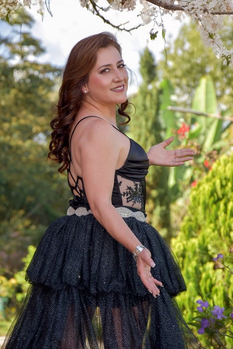 Adriana Santa, La voz  romántica popular que estremece corazones con su nuevo tema «Tú mi motivo’