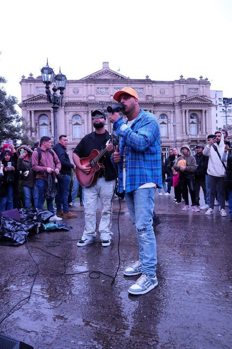 El artista Jalil López brilla en su recorrido promocional por el mundo