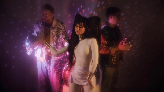 Yadira Zoo presenta «Luces de Cristal», anticipo de su disco «Sobrenatural» previsto para 2026