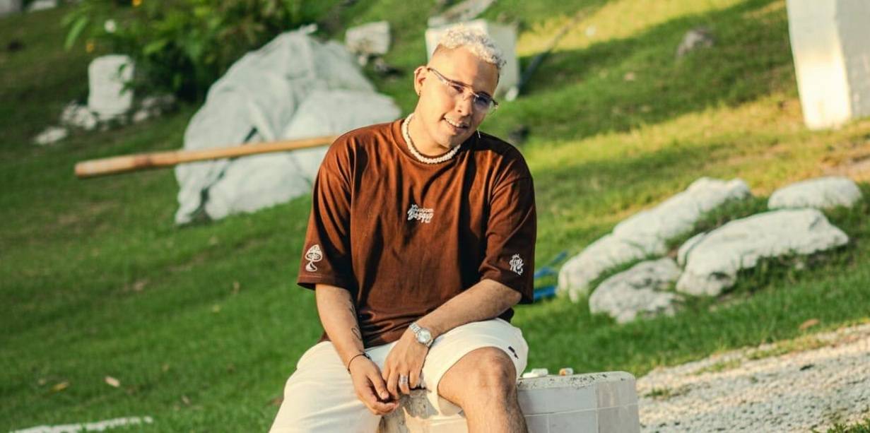 Ray El Versátil pone a bailar a Latinoamérica con el éxito de «Carita Bonita»