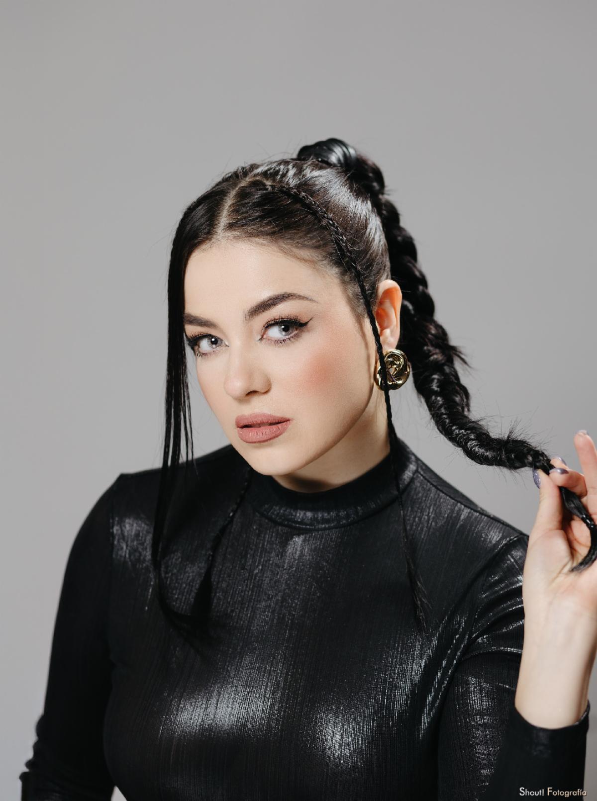 La Reina del Acordeón Janeth Valenzuela pondrá a todos a bailar esta Navidad y Fin de Año.