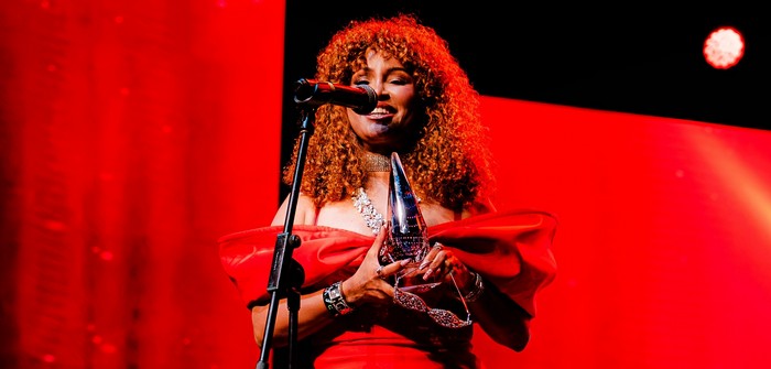 Amneliz conquista Europa y Latinoamérica con un cierre 2025 de premios, giras y éxito