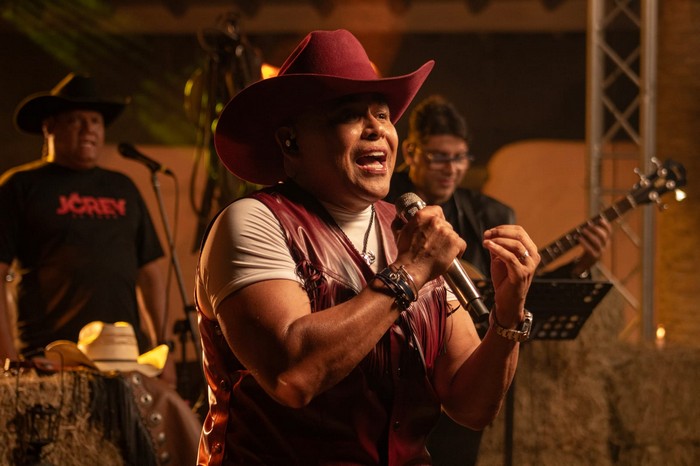 JC Rey presenta «Eres una en un millón», un sencillo con esencia regional mexicana
