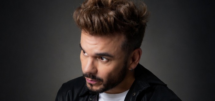 Luccas Rivera emociona con una versión íntima y moderna de «Vuela Paloma»